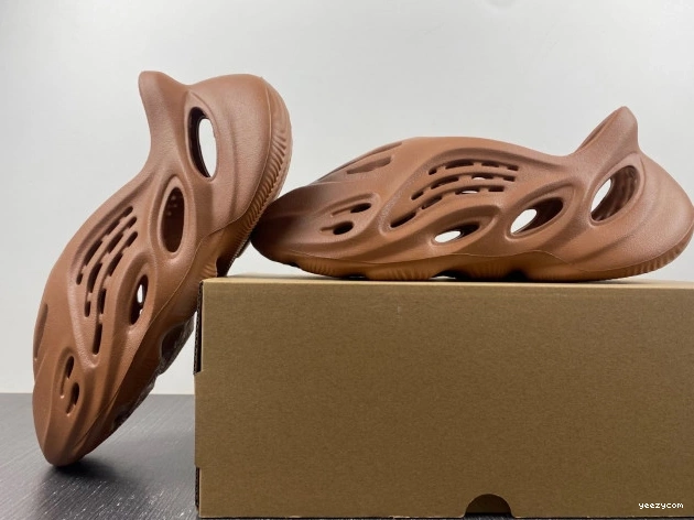 Yeezy HP5335 Clay Adidas Foam Red RNR 1030